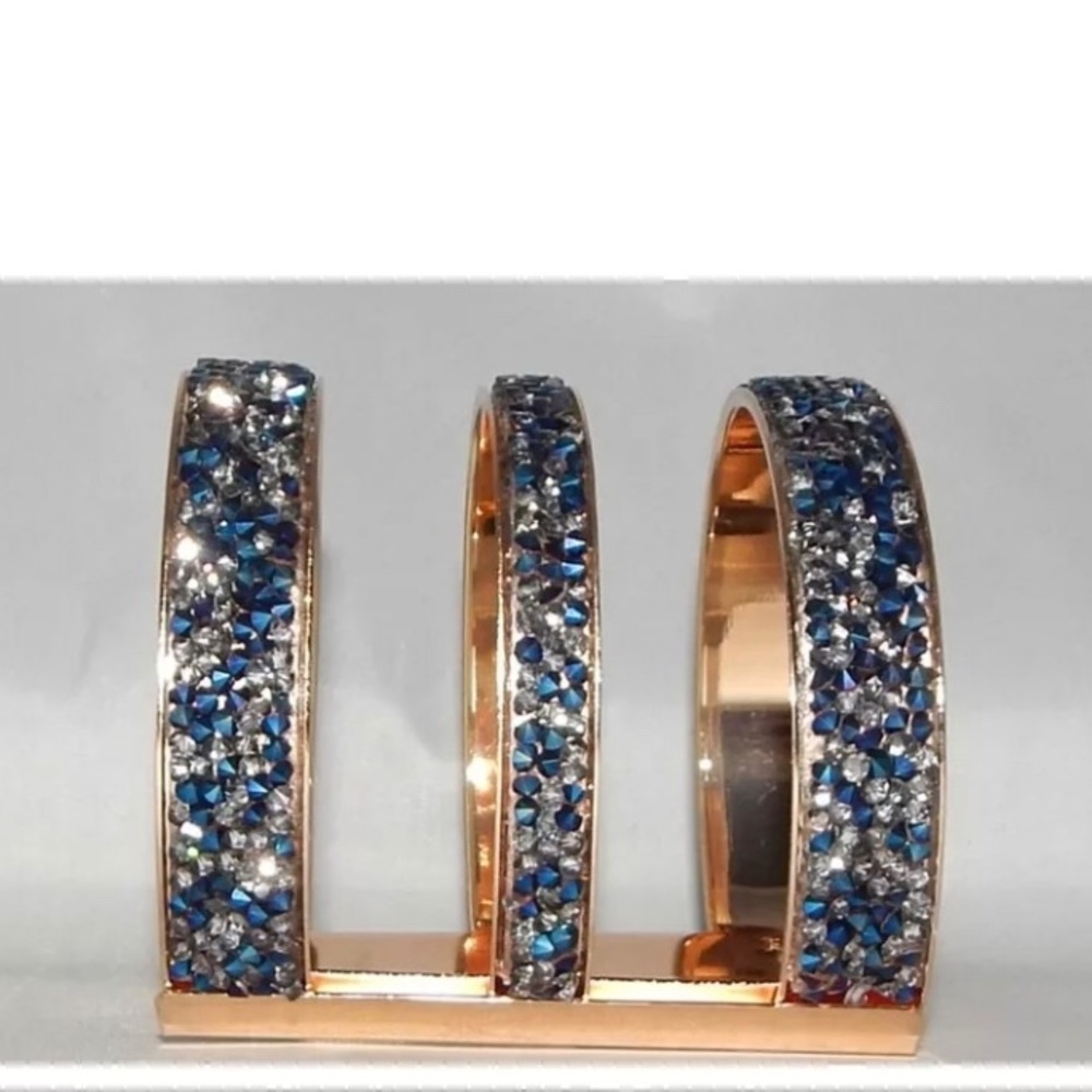 Blue rhinestone bracelet/Pulsera piedras azules